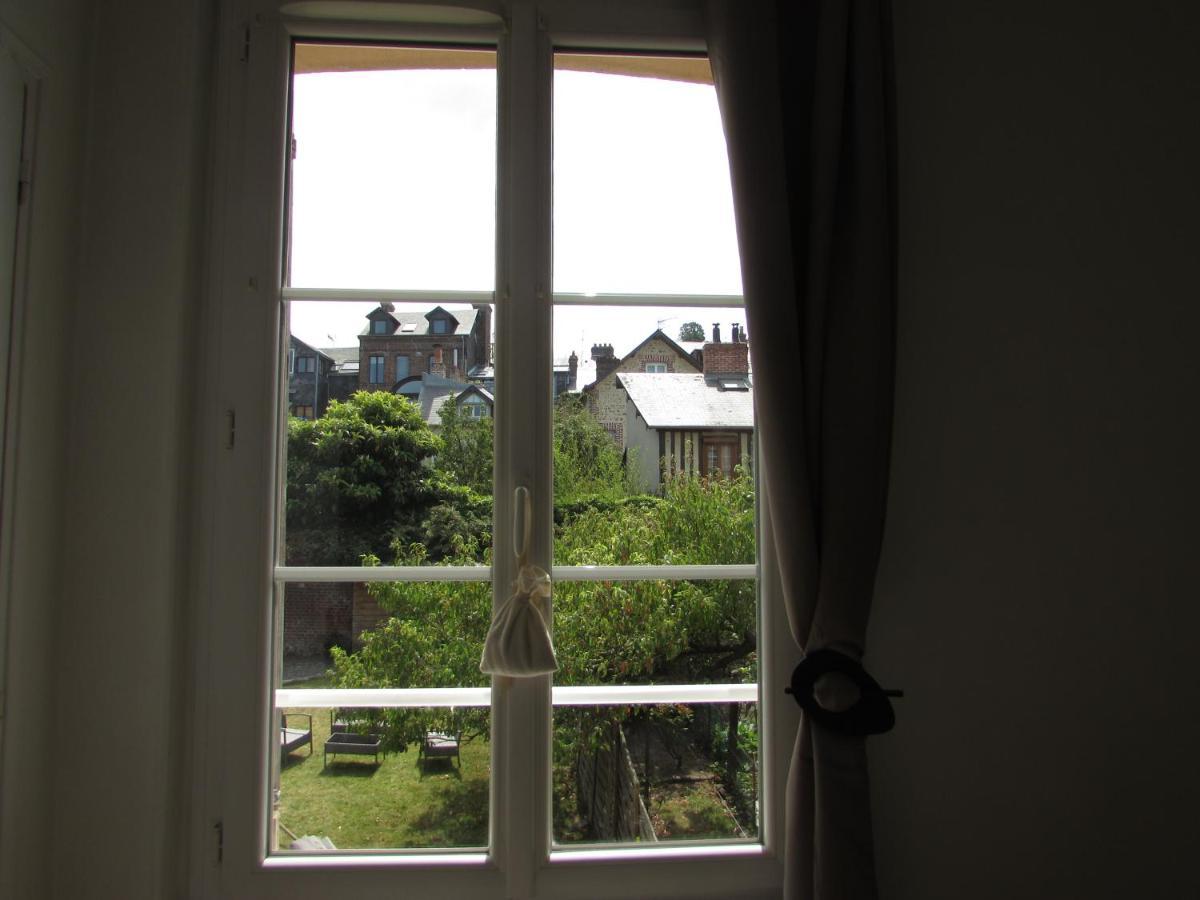 Les Gites De Claire Honfleur Exteriör bild