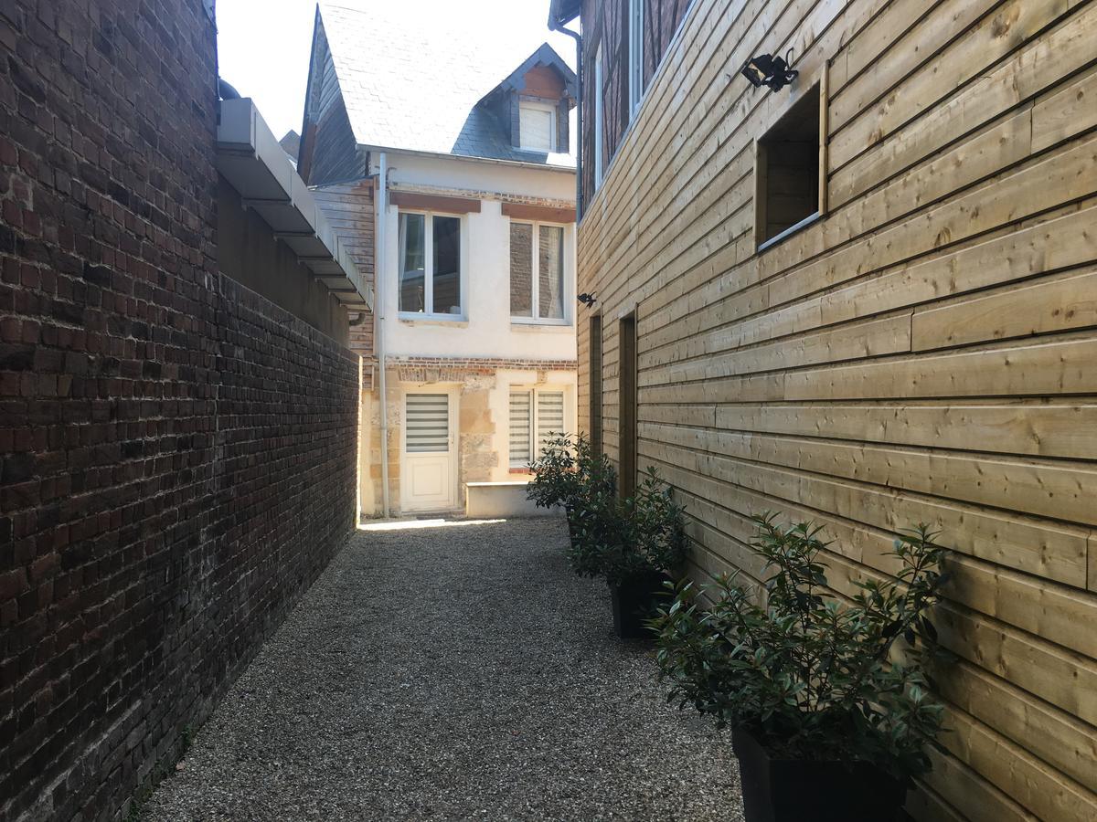 Les Gites De Claire Honfleur Exteriör bild