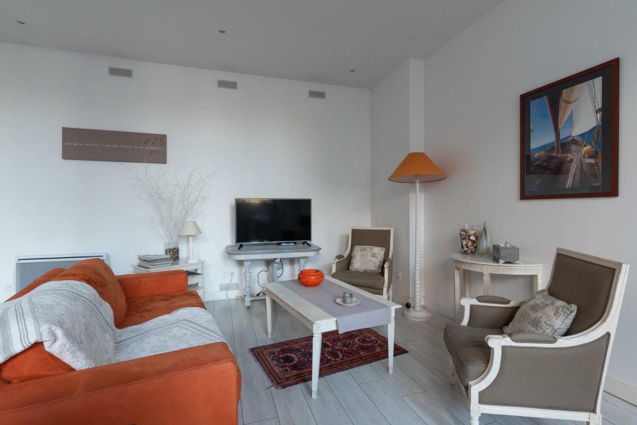 Les Gites De Claire Honfleur Exteriör bild